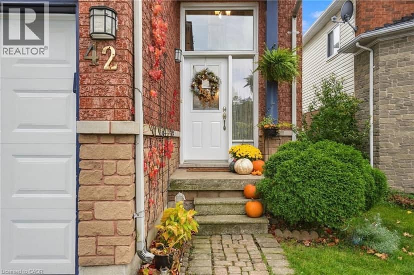 42 KILDONAN Crescent — photo 2 of 40
