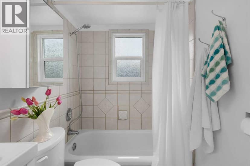239 24 Avenue NE — photo 25 of 40