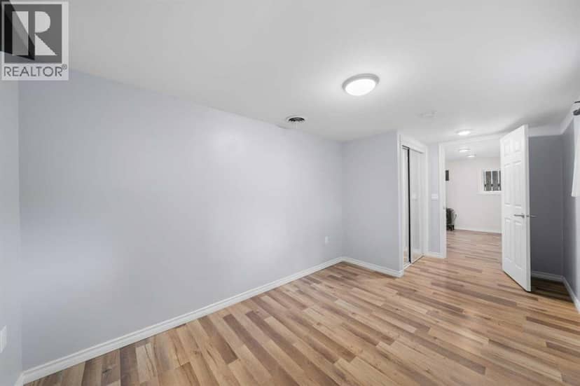 239 24 Avenue NE — photo 37 of 40