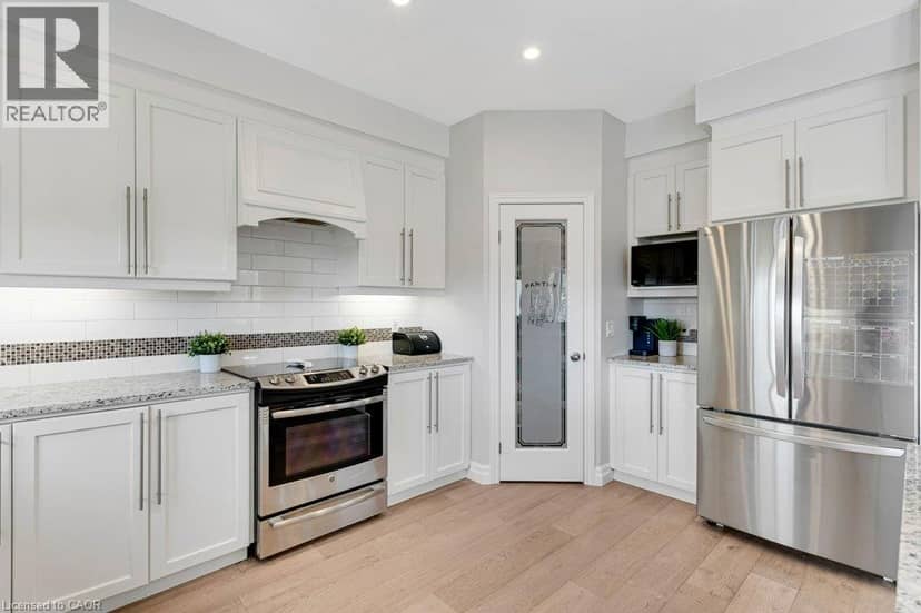 27 IRONGATE Drive — photo 16 of 40