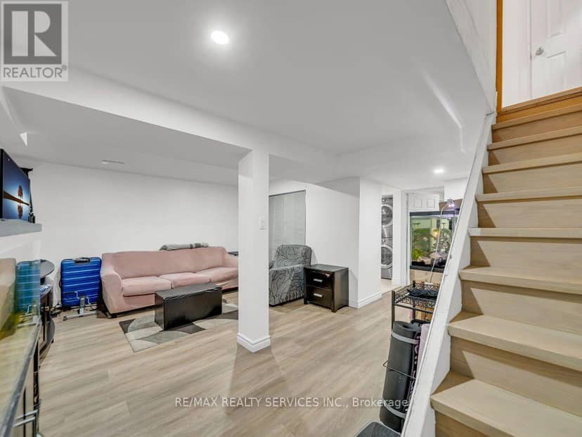 158 Fanshawe Drive — photo 34 of 40