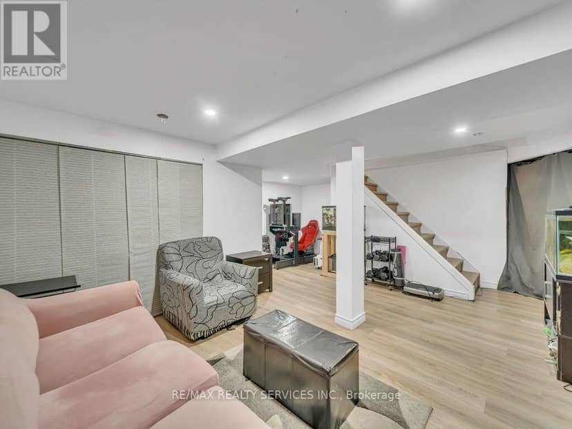158 Fanshawe Drive — photo 35 of 40