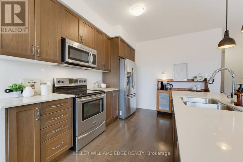 739 Banks Crescent — photo 12 of 35