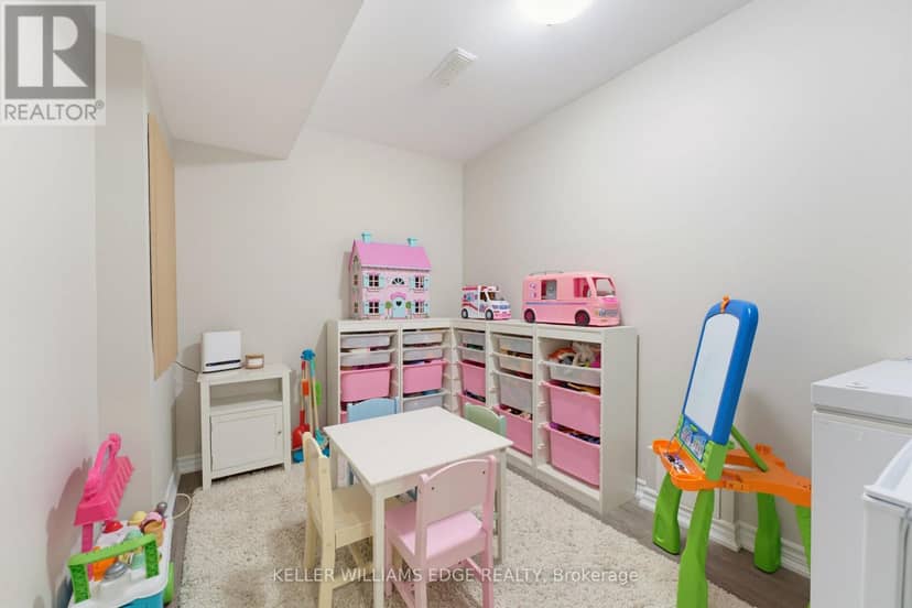 739 Banks Crescent — photo 26 of 35