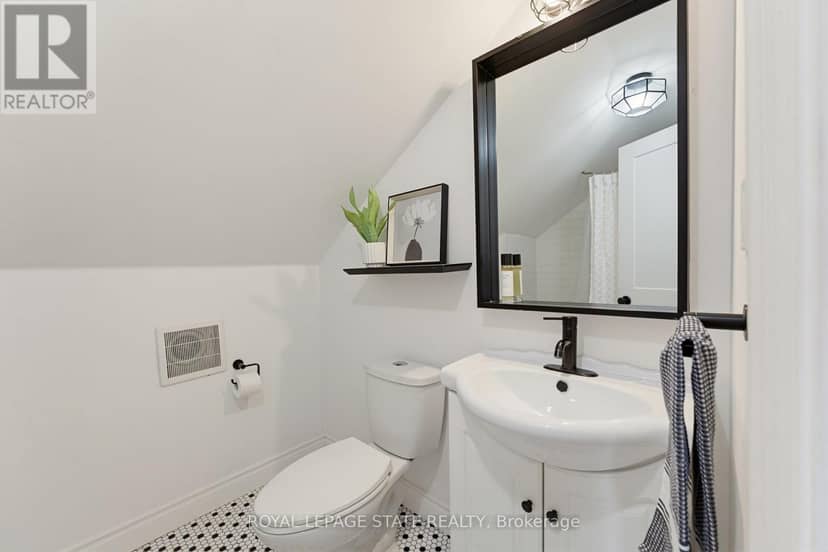 206 Craigroyston Road — photo 25 of 40