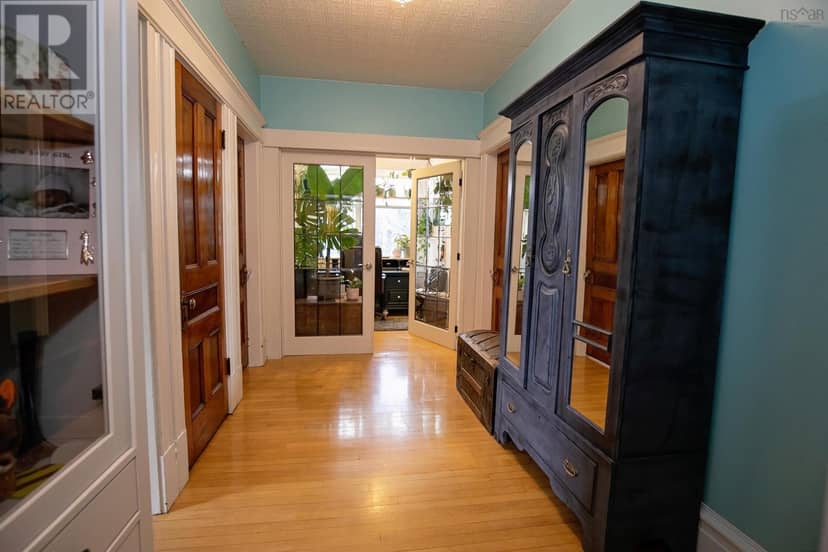 48 Rupert Street — photo 32 of 40