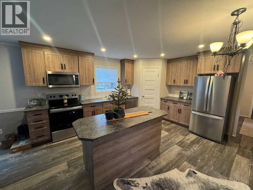 816 5th Avenue, Beaverlodge, photo 3