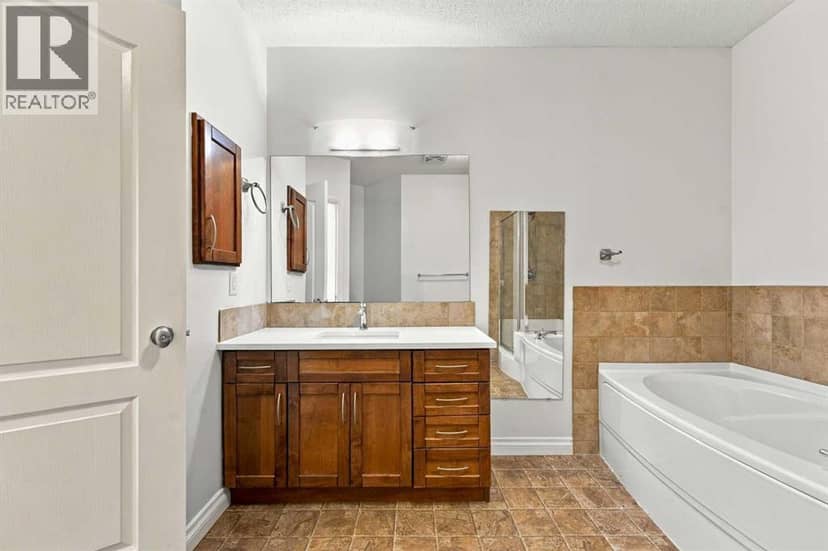 305, 30 Discovery Ridge Close SW — photo 18 of 40