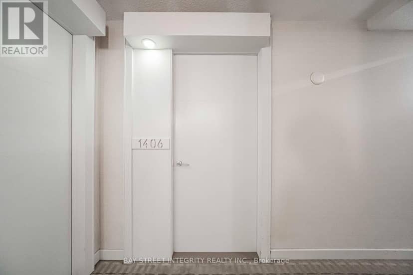 1406 - 38 Grenville Street — photo 8 of 40