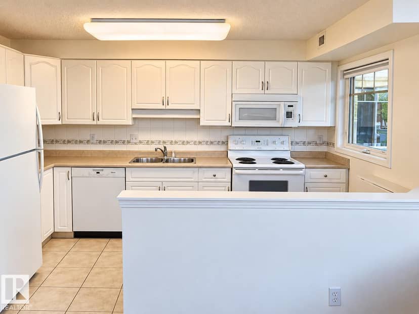 #402 8909 100 ST NW, Edmonton, photo 4