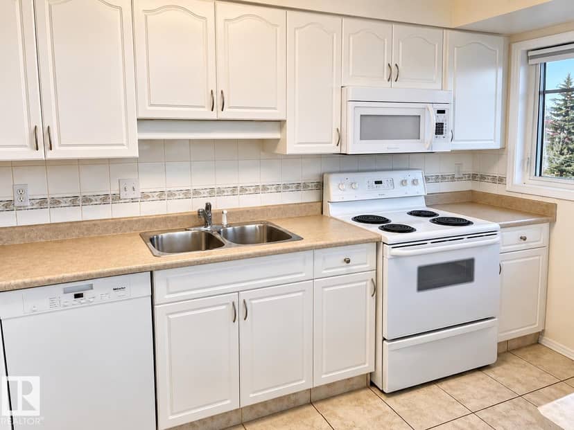 #402 8909 100 ST NW, Edmonton, photo 6