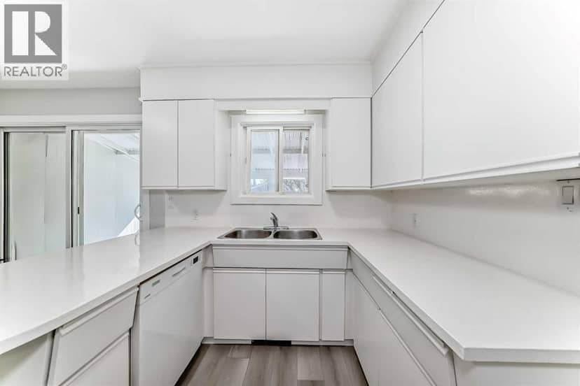 1508 45 Street SE — photo 12 of 40