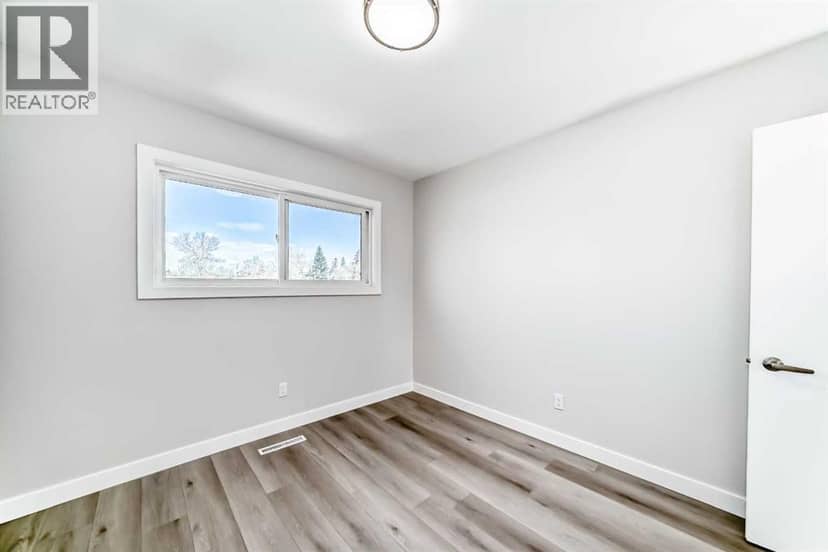 1508 45 Street SE — photo 21 of 40