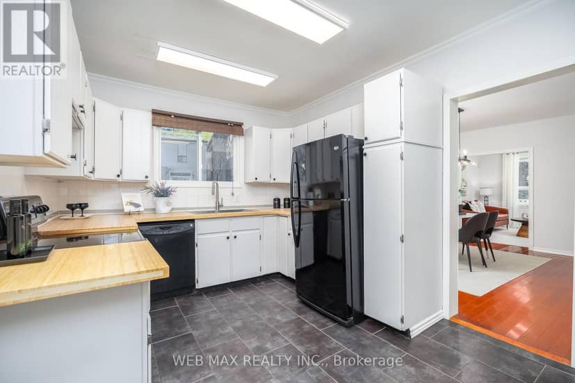 32 Aldergrove Avenue, Toronto, photo 8