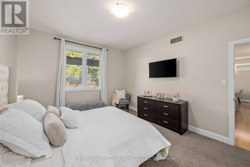 290 Walnut Street — photo 18 of 40