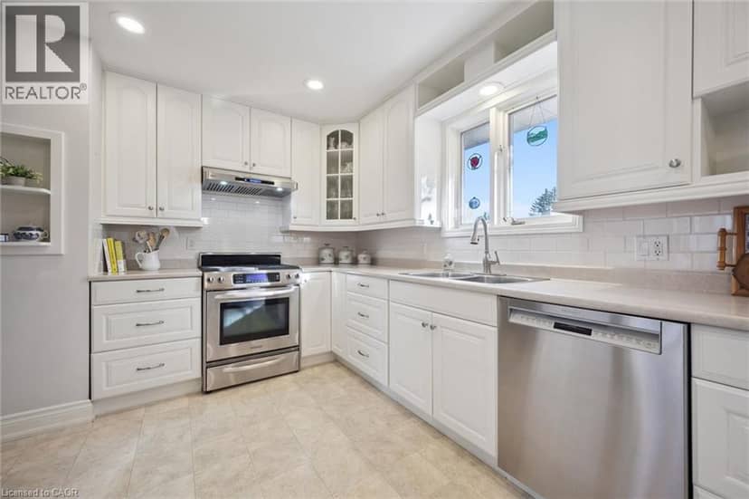 301 MARTINDALE Crescent — photo 11 of 40