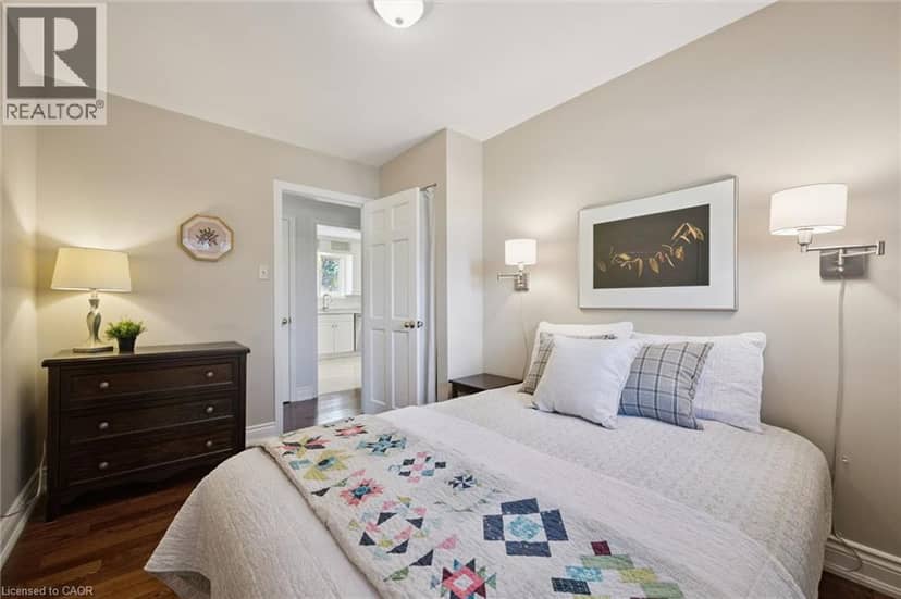 301 MARTINDALE Crescent — photo 16 of 40