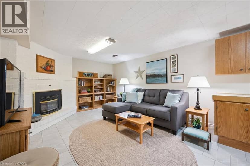 301 MARTINDALE Crescent — photo 21 of 40