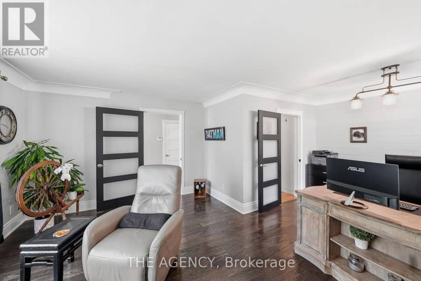 2101 Edinburgh Drive — photo 15 of 40