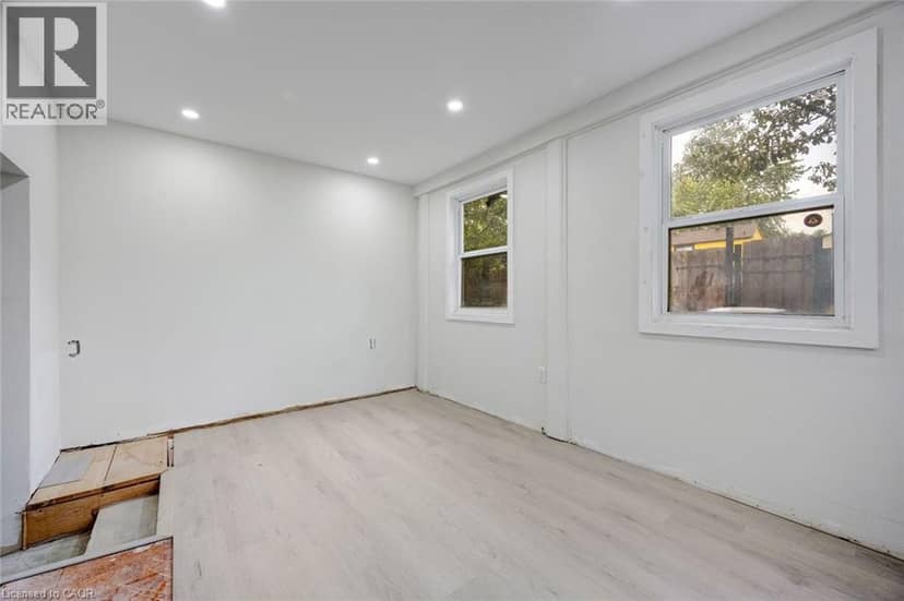 13 HOLMSTEAD Court — photo 10 of 40