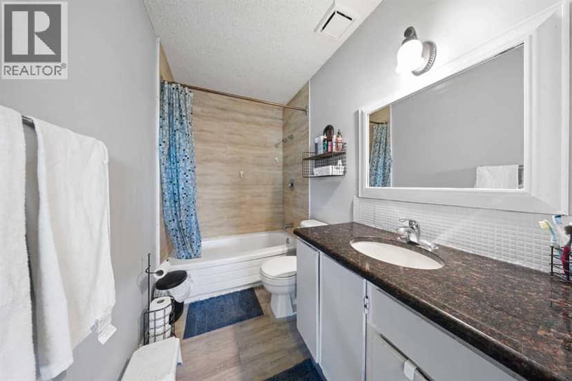 32 Shawmeadows Road SW — photo 11 of 18