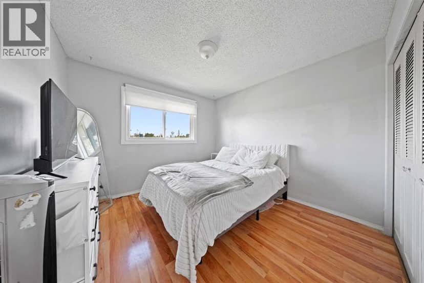 32 Shawmeadows Road SW — photo 9 of 18