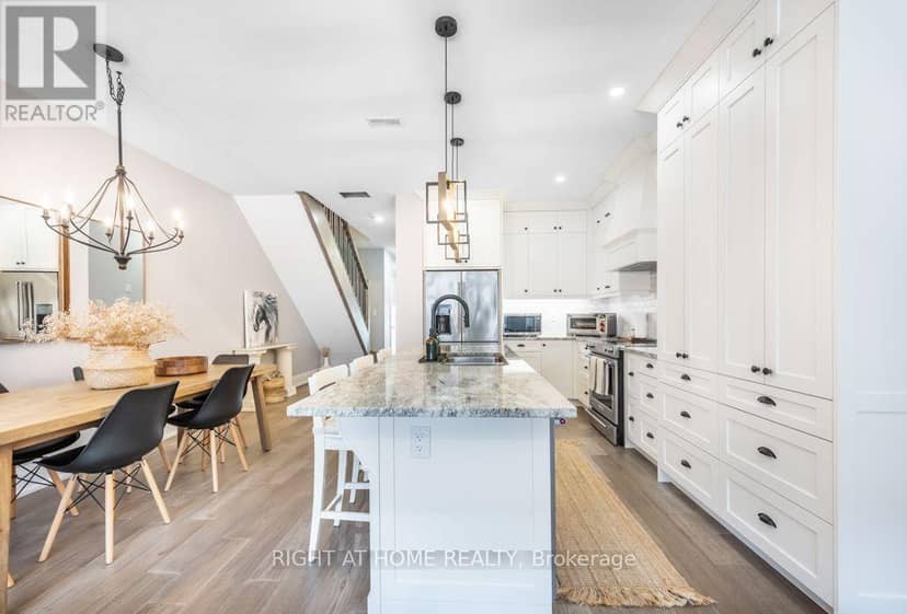 5 - 121 Lakeshore Road W — photo 12 of 40