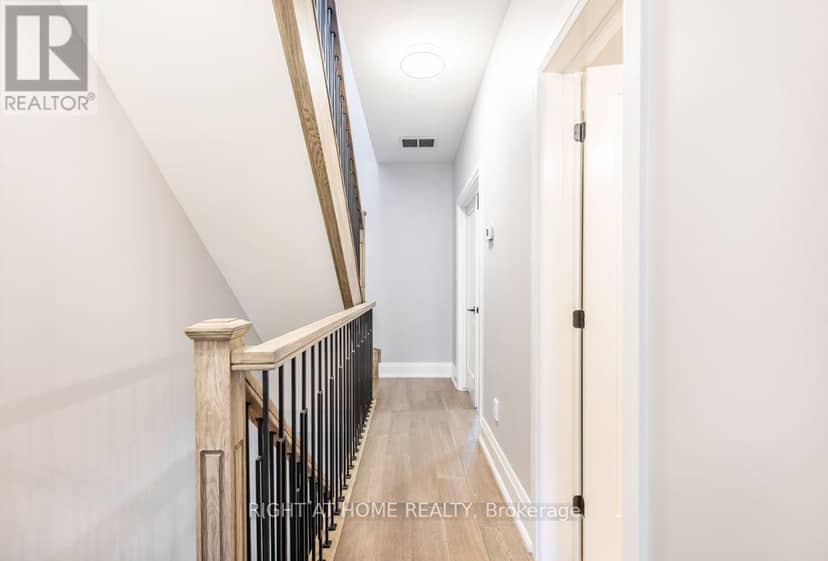 5 - 121 Lakeshore Road W — photo 19 of 40