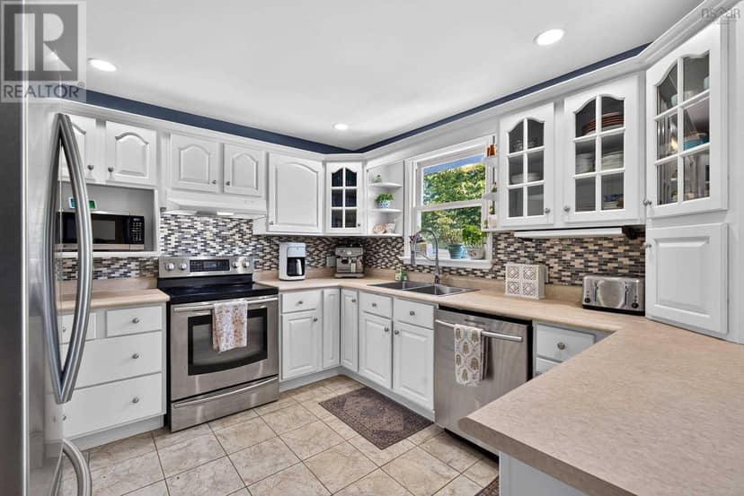 63 Oakmount Drive — photo 11 of 40