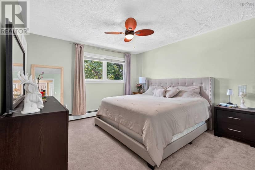 63 Oakmount Drive — photo 17 of 40