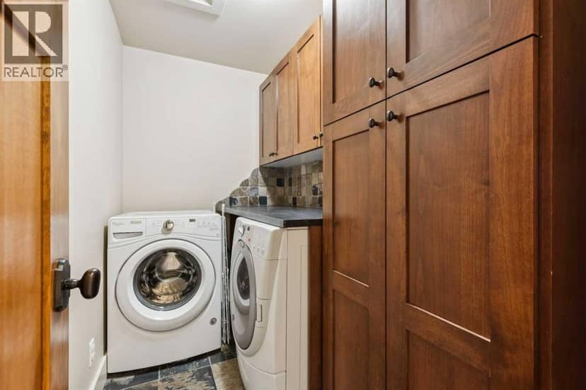 2050 47 Avenue SW — photo 22 of 32