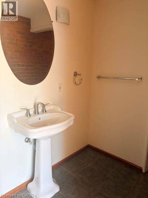 357 HUNTER Street W Unit# 22 — photo 9 of 36