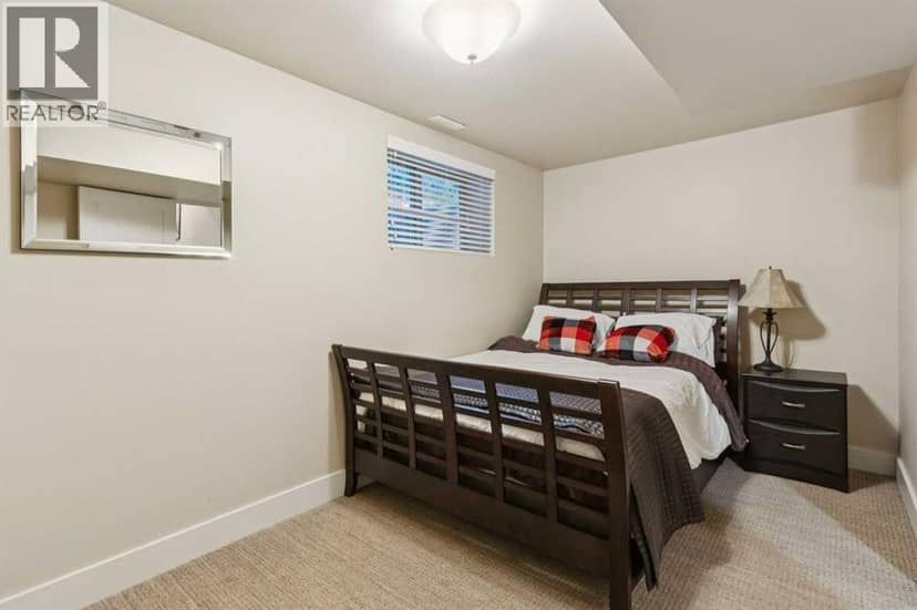 2050 47 Avenue SW — photo 27 of 32
