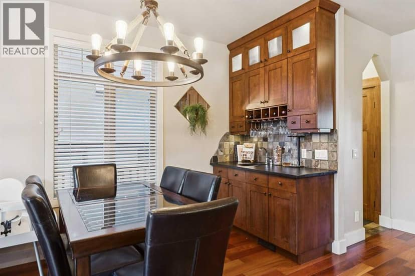 2050 47 Avenue SW — photo 13 of 32