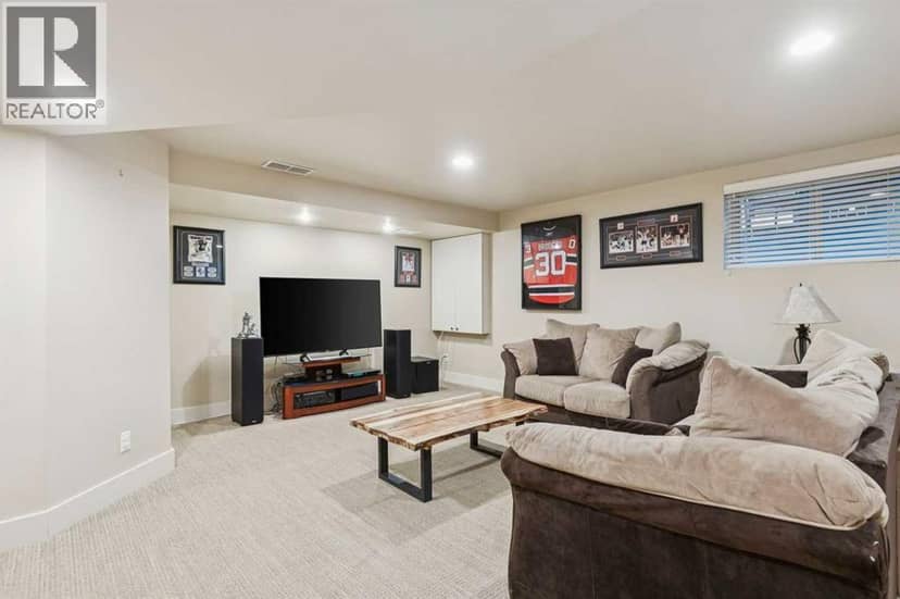 2050 47 Avenue SW — photo 24 of 32