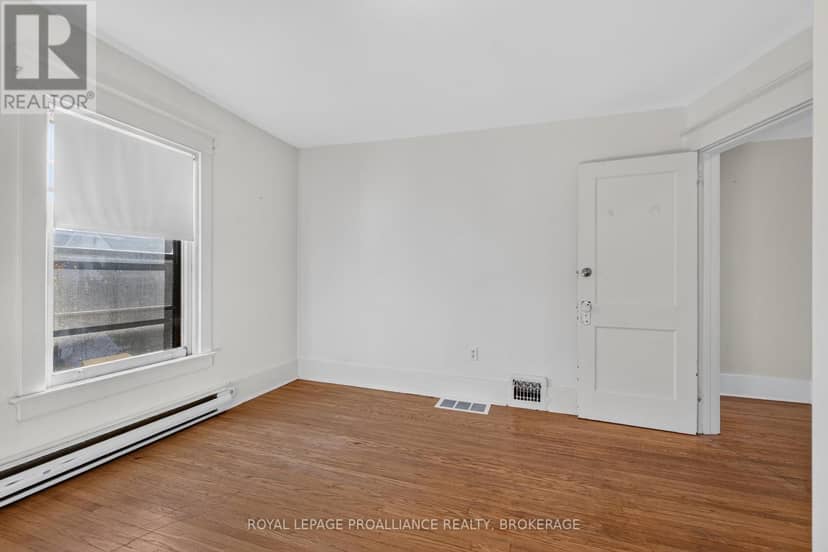 558 Brock Street — photo 21 of 38