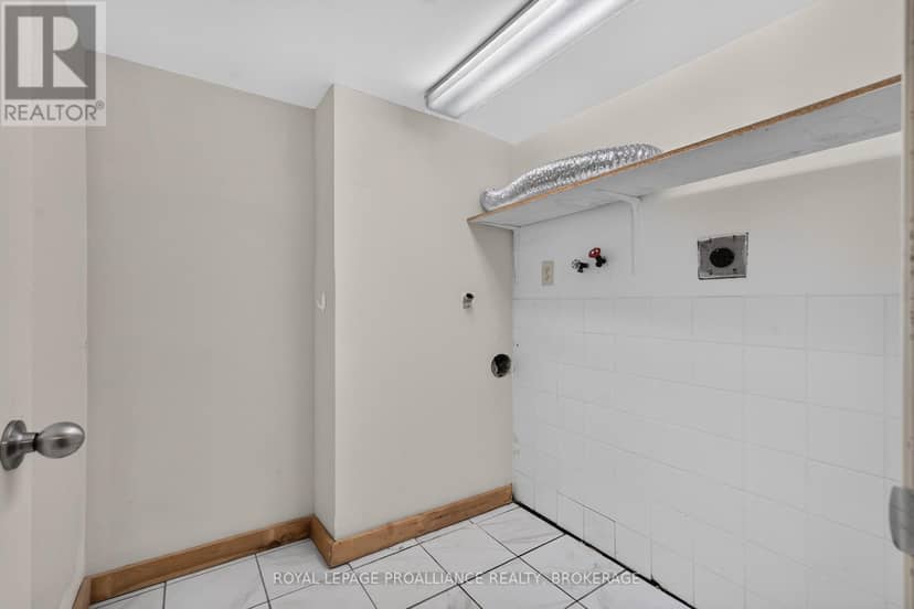 558 Brock Street — photo 29 of 38