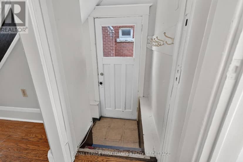 558 Brock Street — photo 22 of 38