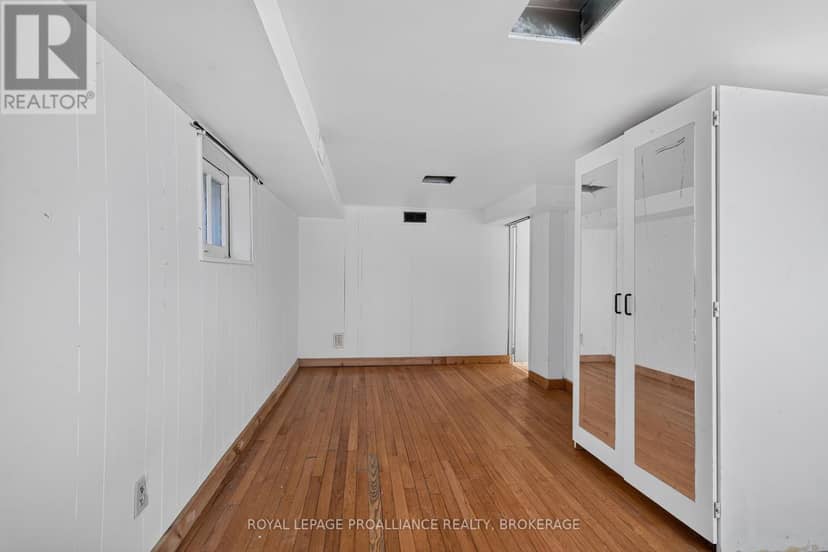 558 Brock Street — photo 28 of 38