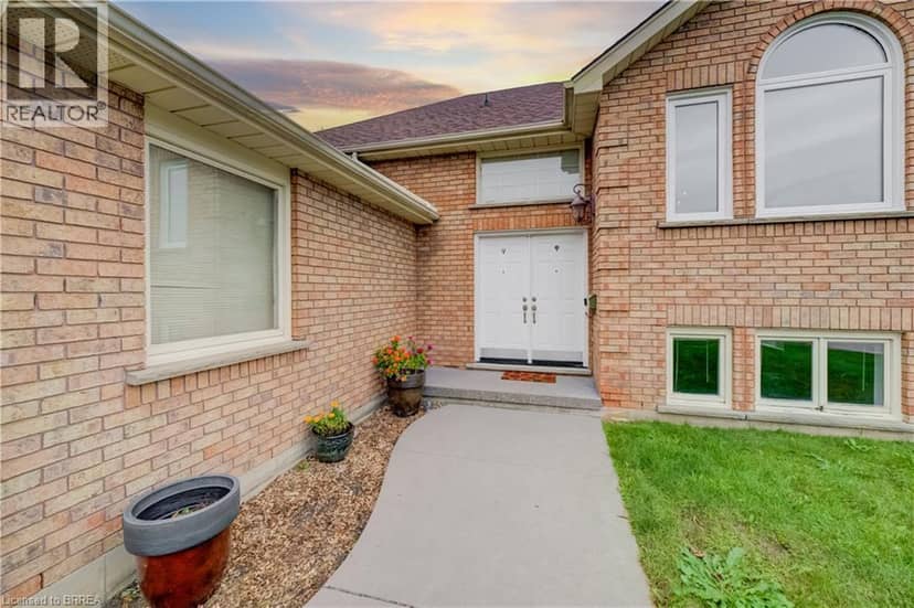 64 BLACKFRIAR Lane, Brantford, photo 3