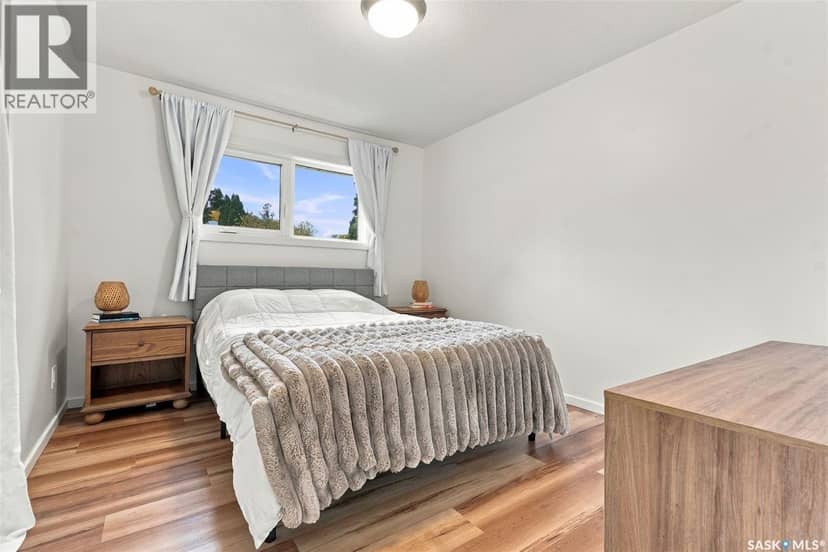 2237 Albert AVENUE — photo 21 of 40