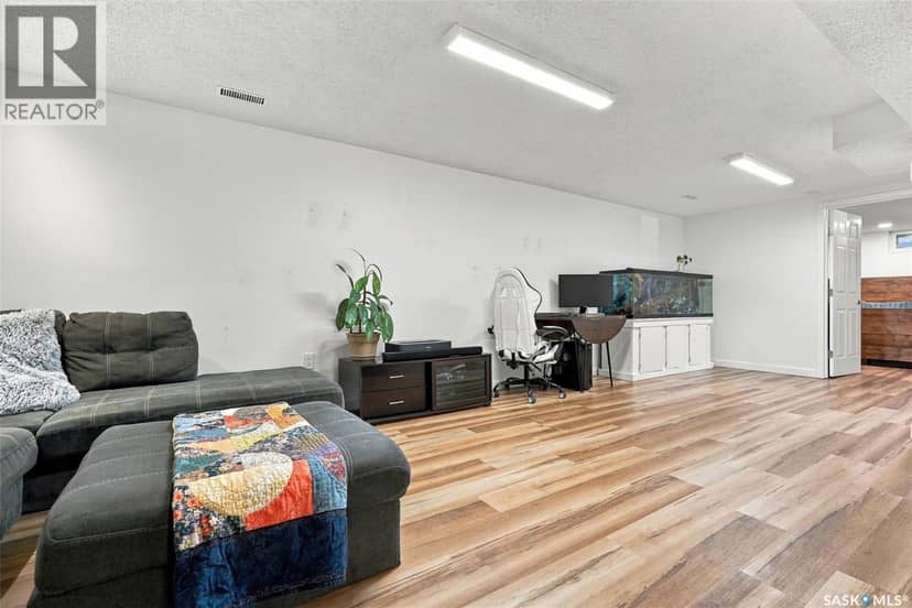 2237 Albert AVENUE — photo 31 of 40