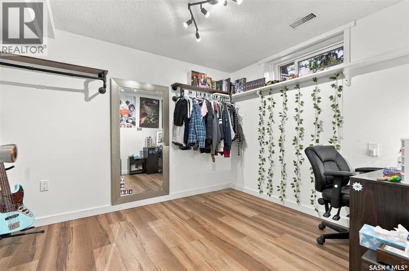 2237 Albert AVENUE — photo 36 of 40