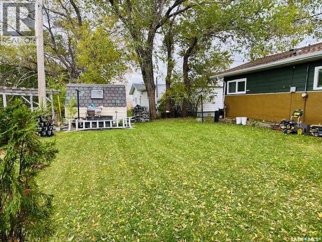 112 Fraser AVENUE — photo 32 of 39