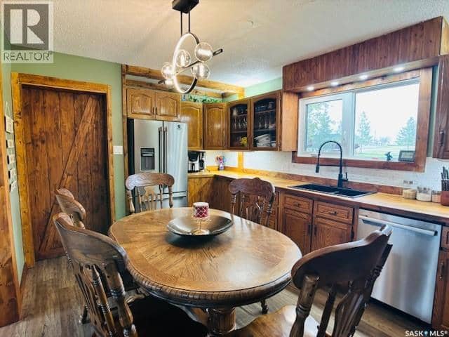 112 Fraser AVENUE — photo 9 of 39
