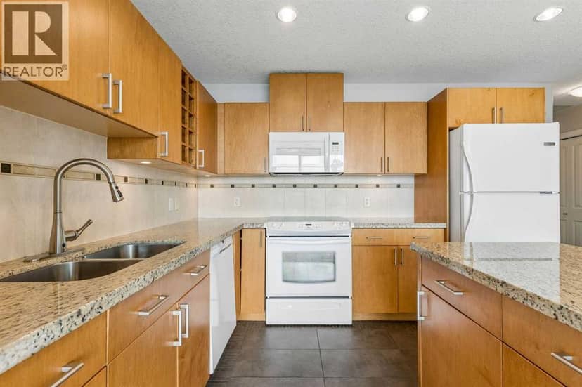 2204, 77 Spruce Place SW, Calgary, photo 4