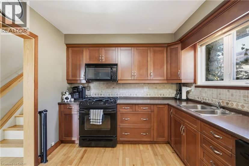 106 VICTOR Boulevard — photo 9 of 29