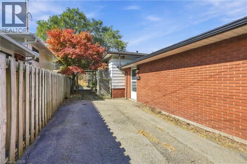 106 VICTOR Boulevard — photo 21 of 29