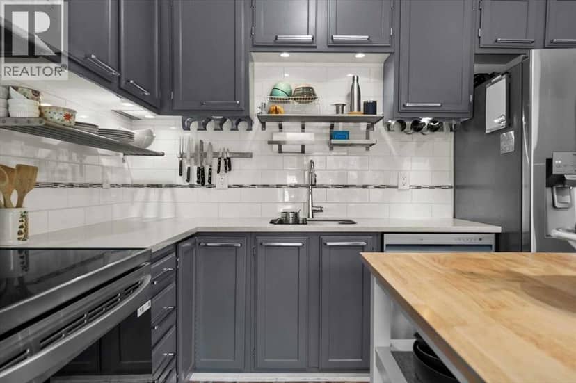 208 Queenston Heights SE — photo 12 of 38
