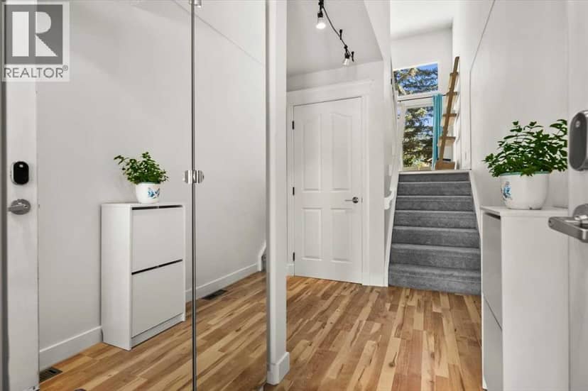 208 Queenston Heights SE, Calgary, photo 4